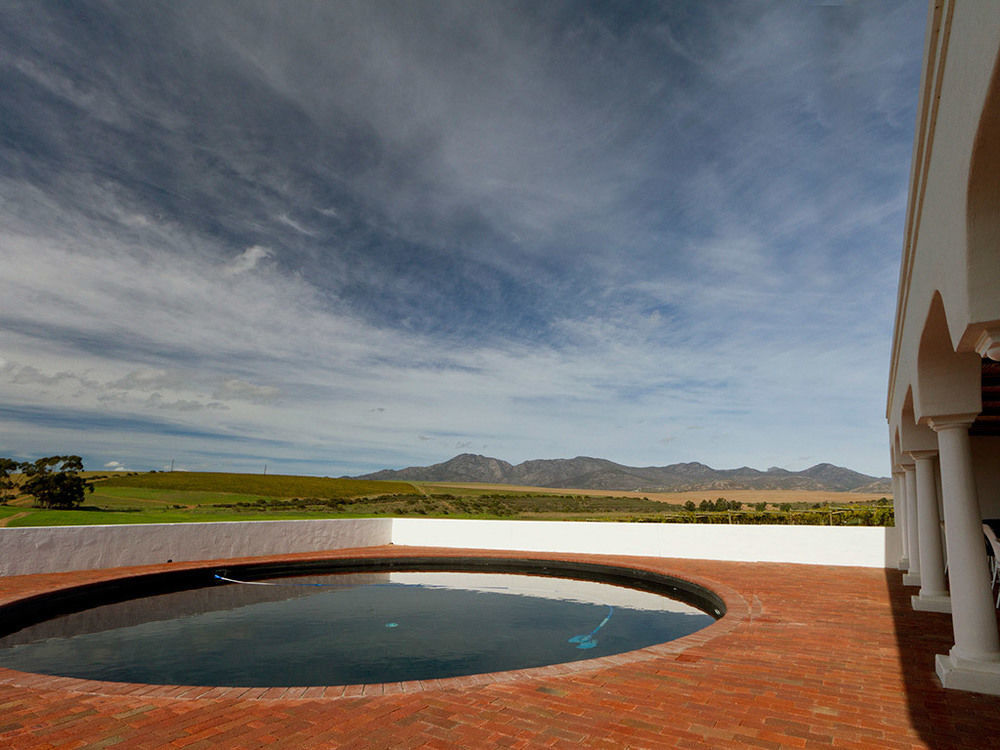 Endless Vineyards At Wildekrans Wine Estate Guest House Botrivier Bagian luar foto